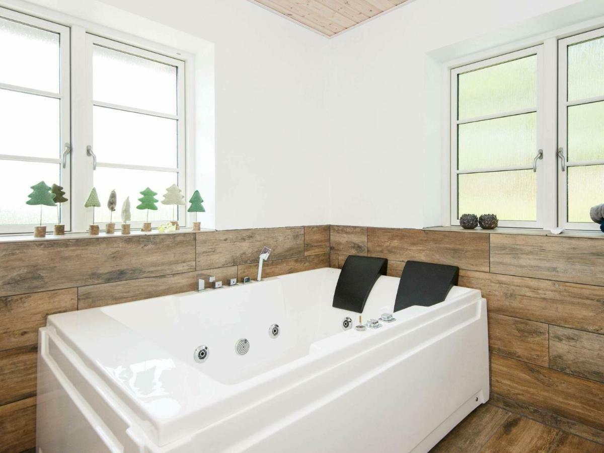 10 Person Holiday Home In Glesborg Eksteriør bilde